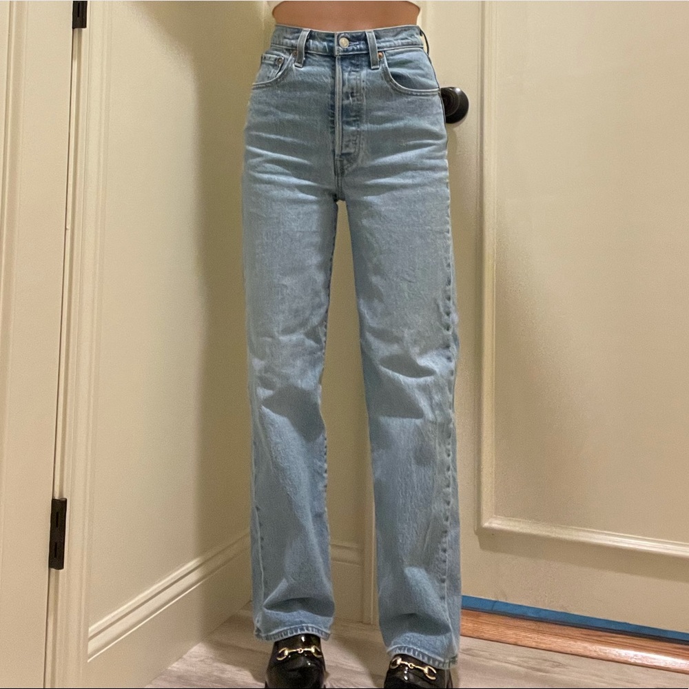 Levi’s Straight Jeans light wash